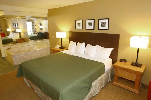 Country Inn & Suites by Radisson, Rochester South, MN