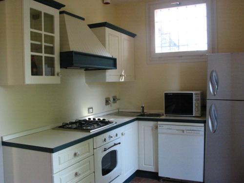 Kitchen, Il Fienile, casa vacanza in campagna con parcheggio privato e giardino privato, a 6 chilometri da Bo in Granarolo Dell'emilia