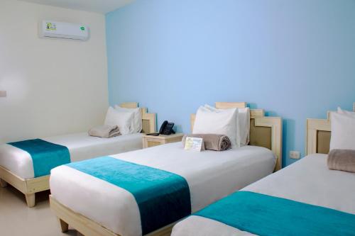 3 twin beds