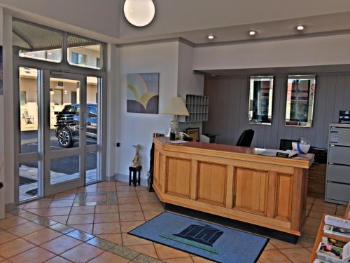 นิว อิงแลนด์ มอเตอร์ อินน์ (New England Motor Inn) in อาร์มิเดล