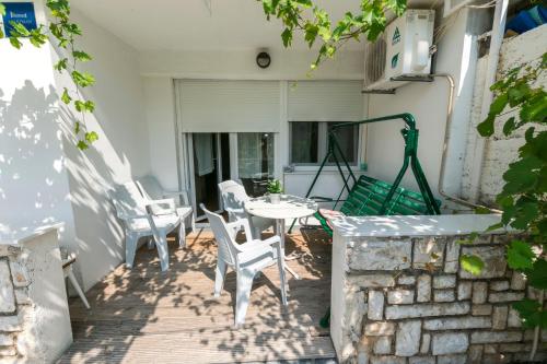  Apartments Emil in Primošten