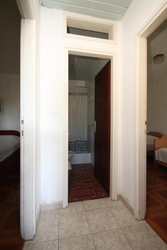 Apartments by the sea Milna, Vis - 8913