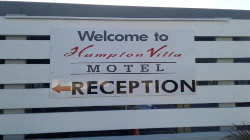 숙소 외관, 햄튼 빌라 모텔 (Hampton Villa Motel) in 록햄프턴 시내