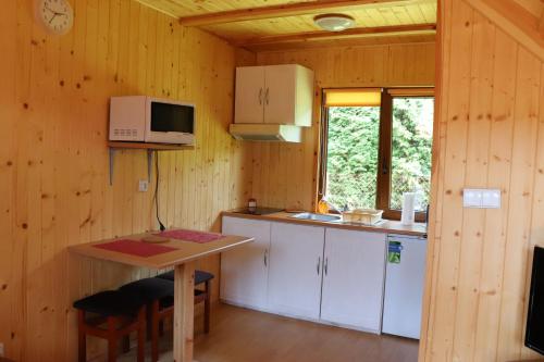 2 bedrooms, 5 beds