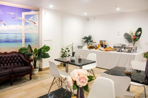 Restaurant, Newlands Court Motel in North Wellington