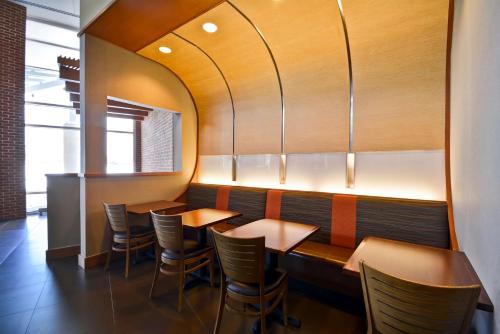 Hyatt Place Chicago/Naperville/Warrenville - image 10
