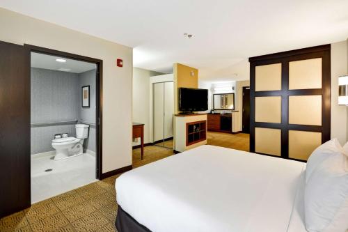 Hyatt Place Chicago Warrenville