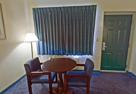 America's Inn - Leeds - Photo 4