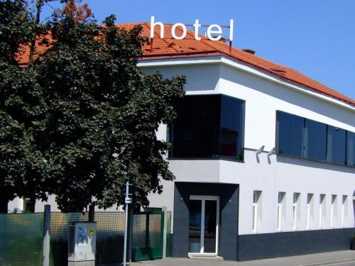 Strandhotel Alte Donau - image 10