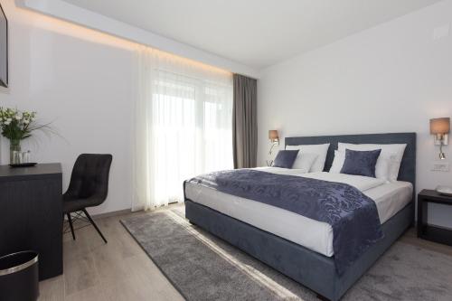 Deluxe Double Room with Balcony and Sea View