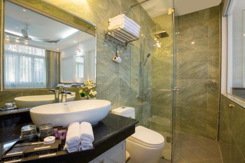 room detail thumbnail 2