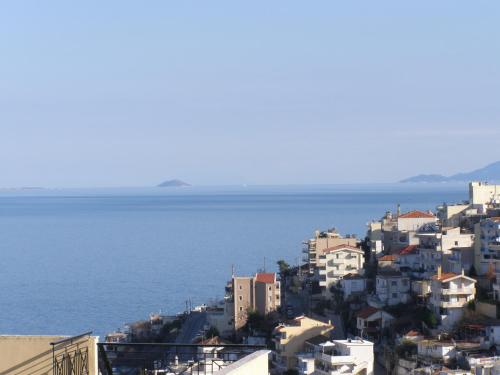  SUNNY ROOM, 2 min from center by car-5 from beach, Kavala
