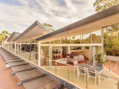 Central Avenue Apartments Central Avenue Apartments is a popular choice amongst travelers in Margaret River Wine Region, whether exploring or just passing through. The property has everything you need for a comfortable stay. S