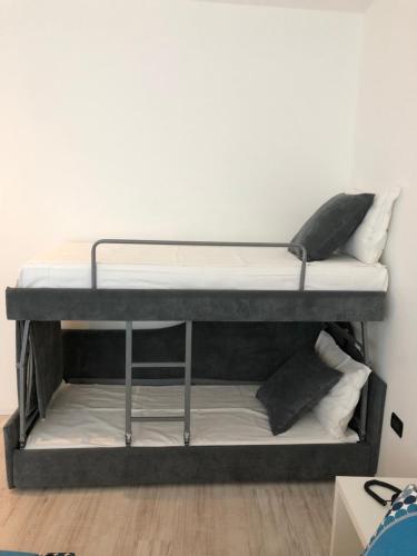 1 queen bed, 1 sofa bed