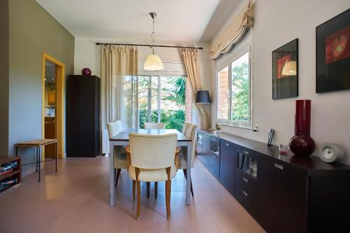 Pub/Lounge, CASA BEGUES Cerca deBarcelona y playas in Begues