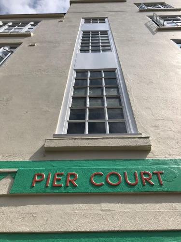 Entré, Pier Court Apartments Brighton in Brighton and Hove