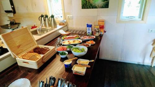 طعام و مشروبات, Varava Farm in Kihelkonna