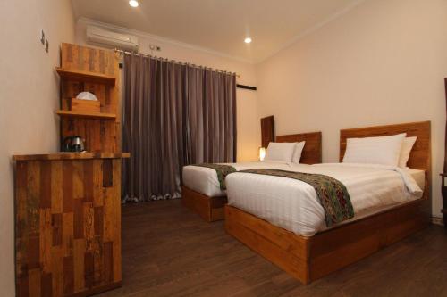 Deluxe Double or Twin Room with Pool View image 3