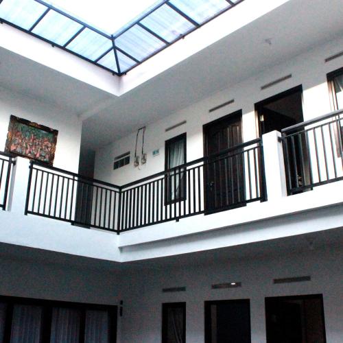 Balcony/terrace, Rumah99 near Taman Mini Indonesia Indah