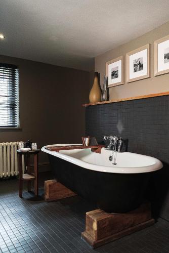 Ванна кімната, Hotel du Vin & Bistro Cambridge in Кембрідж