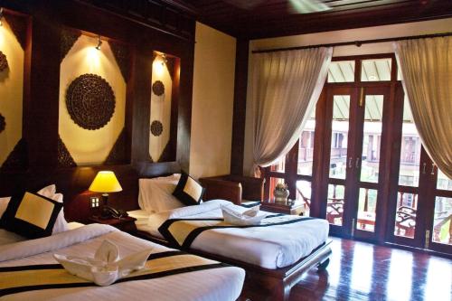 Deluxe Twin Room image 10
