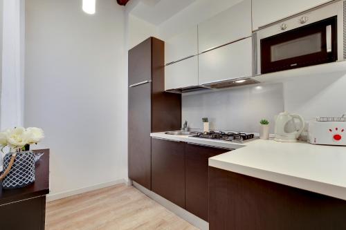 One-Bedroom Apartment image 6