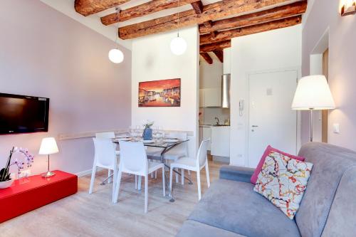 Two-Bedroom Apartment room in Botteri Palace Apartments by Wonderful Italy