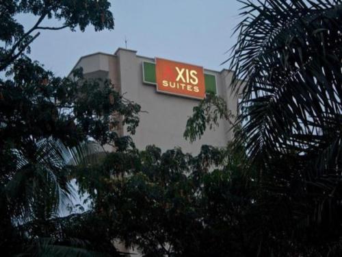 Axis Suites Located in Osu, Axis Suites is a perfect starting point from which to explore Accra. The property offers a high standard of service and amenities to suit the individual needs of all travelers. Service