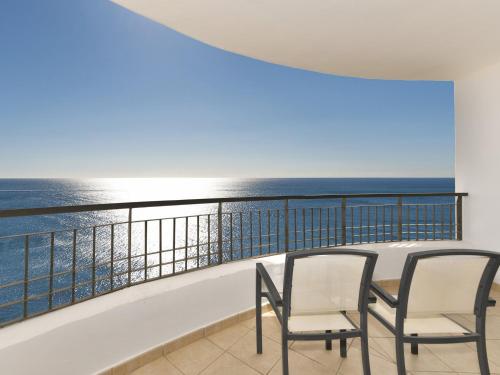 One-Bedroom Apartment with Sea View