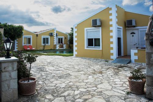 Plakalona Apartments in Vamos