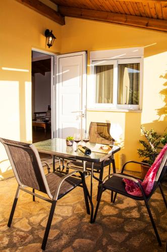 Plakalona Apartments in Vamos