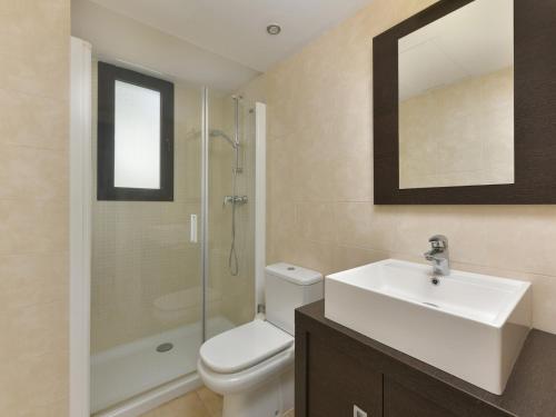 2 bedrooms, 3 beds