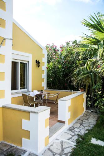 Plakalona Apartments in Vamos