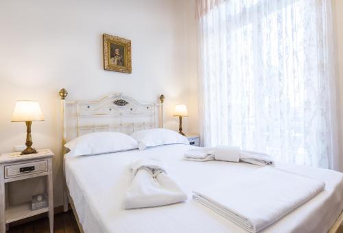  Neoclassical apartment for 2 people in Piraeus in Piräus