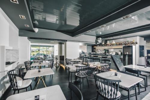 Паб/Коктейль-бар, Garden City Resort in Каламата