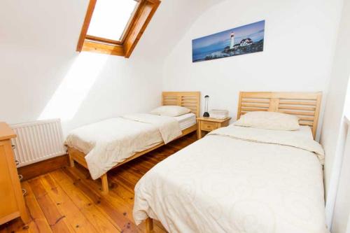 2 twin beds