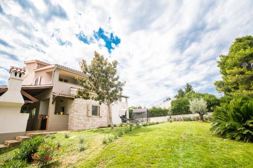 Beautiful Villa Julia, south Istria, garden, pool