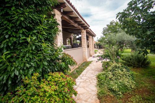 Beautiful Villa Julia, south Istria, garden, pool