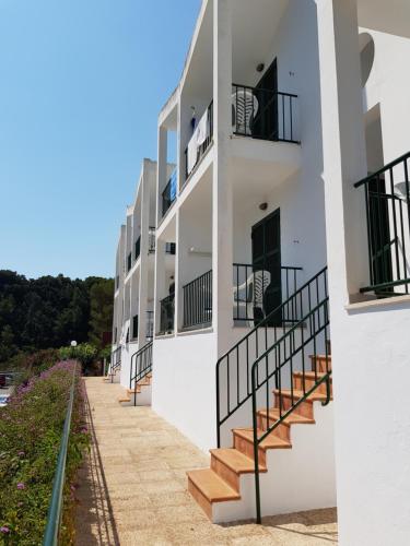 Desmais Apartments - image 9