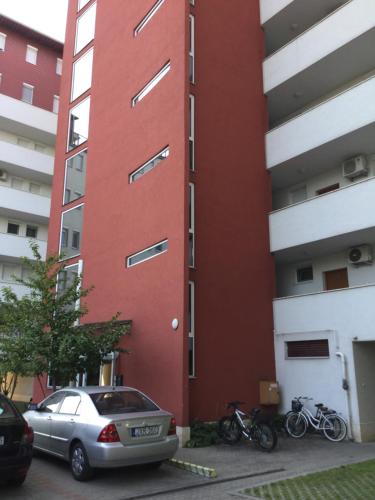 Golden Brown Apartment - image 2