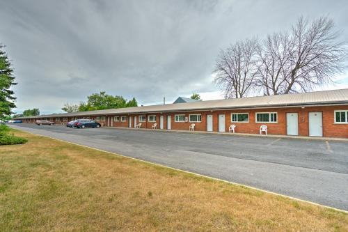 Motel R-100 in Longueuil (QC)