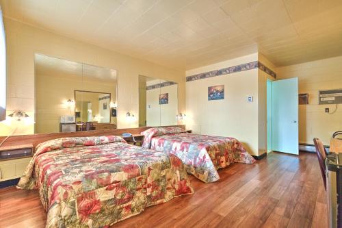 Motel R-100 Room Type - Double Room with Two Double Beds - Smoking