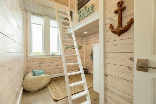 Paradise By The Sea - image 9