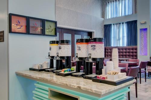 Hampton Inn & Suites Boston/Stoughton Ma - image 8