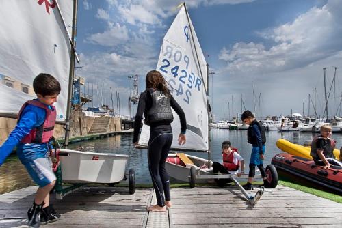 VRS - Low Cost 21 ft Boatel parking - image 13