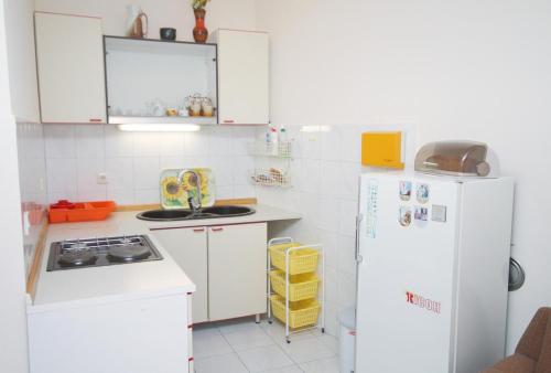 Apartments by the sea Krilo Jesenice Omis - 5159 - image 3