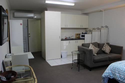 Box Hill Studio Apartment 2