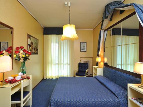 2 twin beds