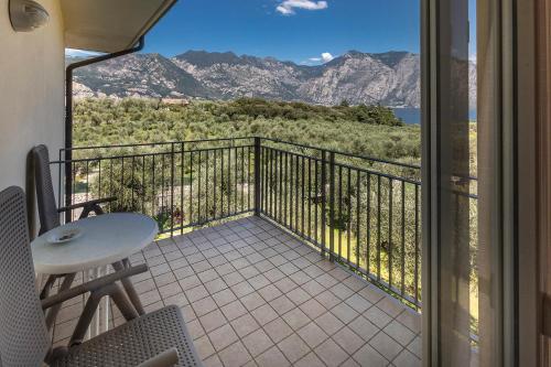 Triple Room with Lake View