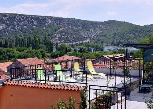  Apartment Fortress with rooftop terrace, Pension in Skradin